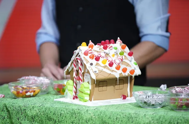 TikToker’s Boyfriend Utilizes Welding Skills to Build Gingerbread House ...