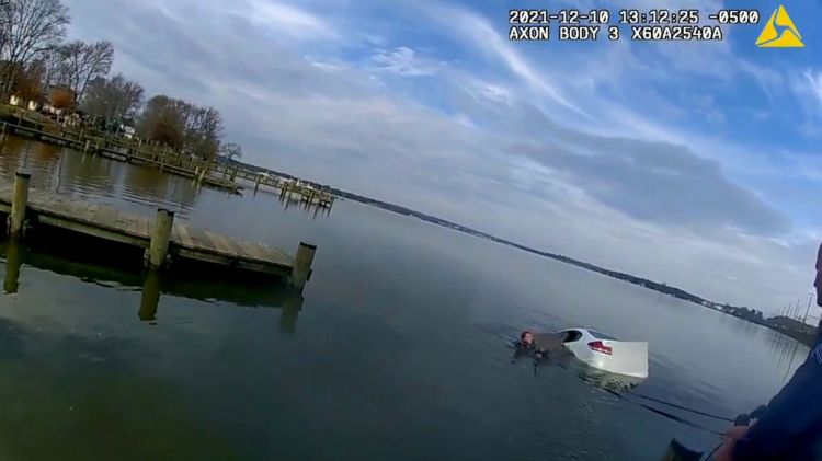 Video Shows Cops Pulling Woman From Sinking Car After Driving Into ...