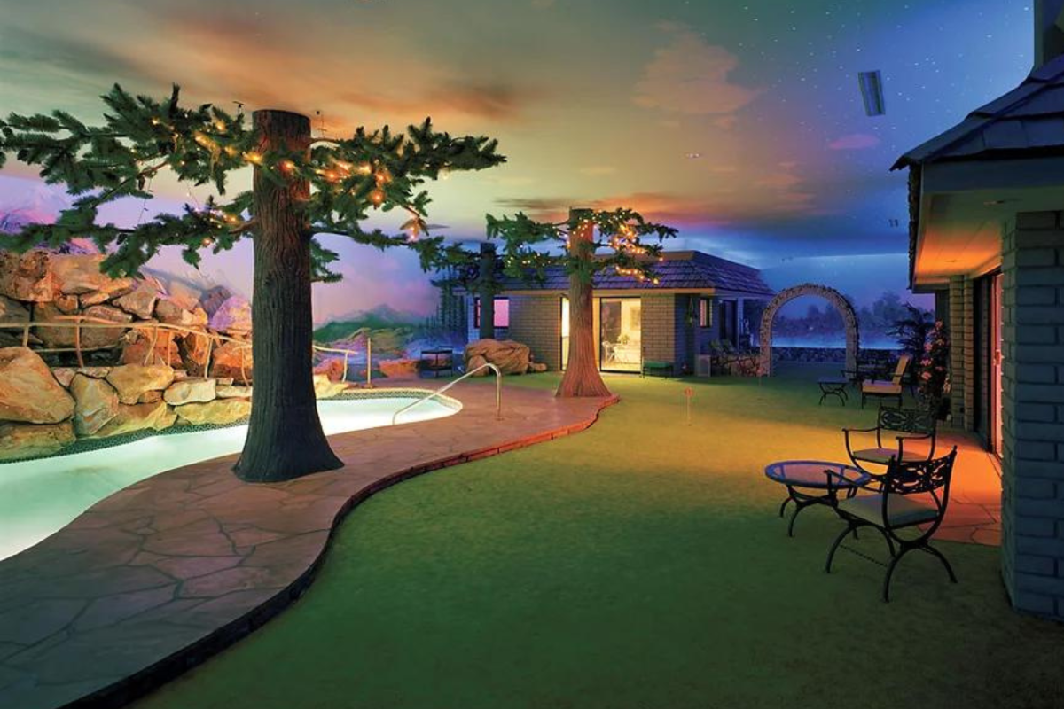 I Live in a 15,000 Sq Ft Underground Nuclear Fallout Bunker With a Swimming  Pool' - Newsweek, image size:1200x800