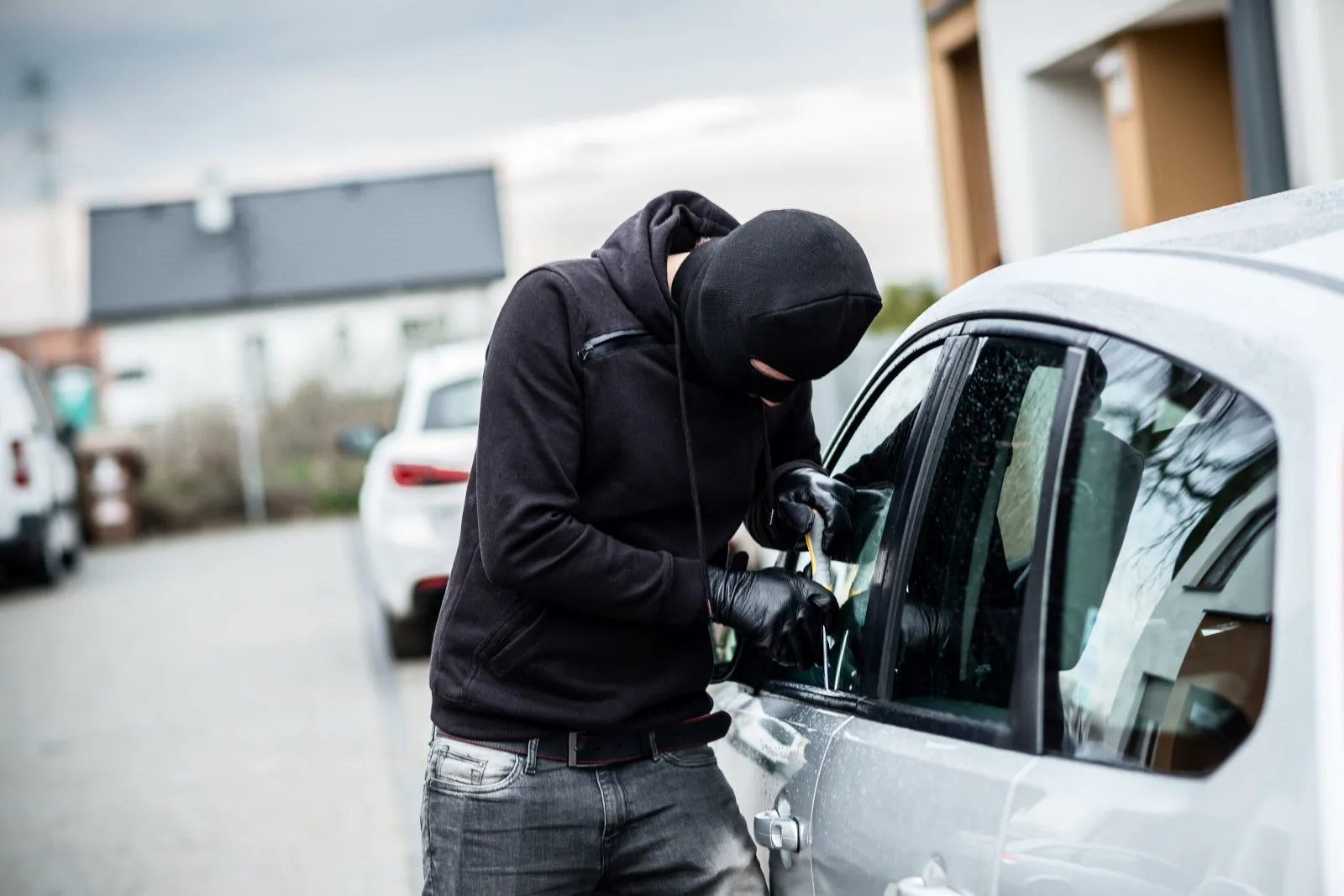 Gas Station Cashier Shows How Quickly Cars Get Stolen in Shocking Video ...