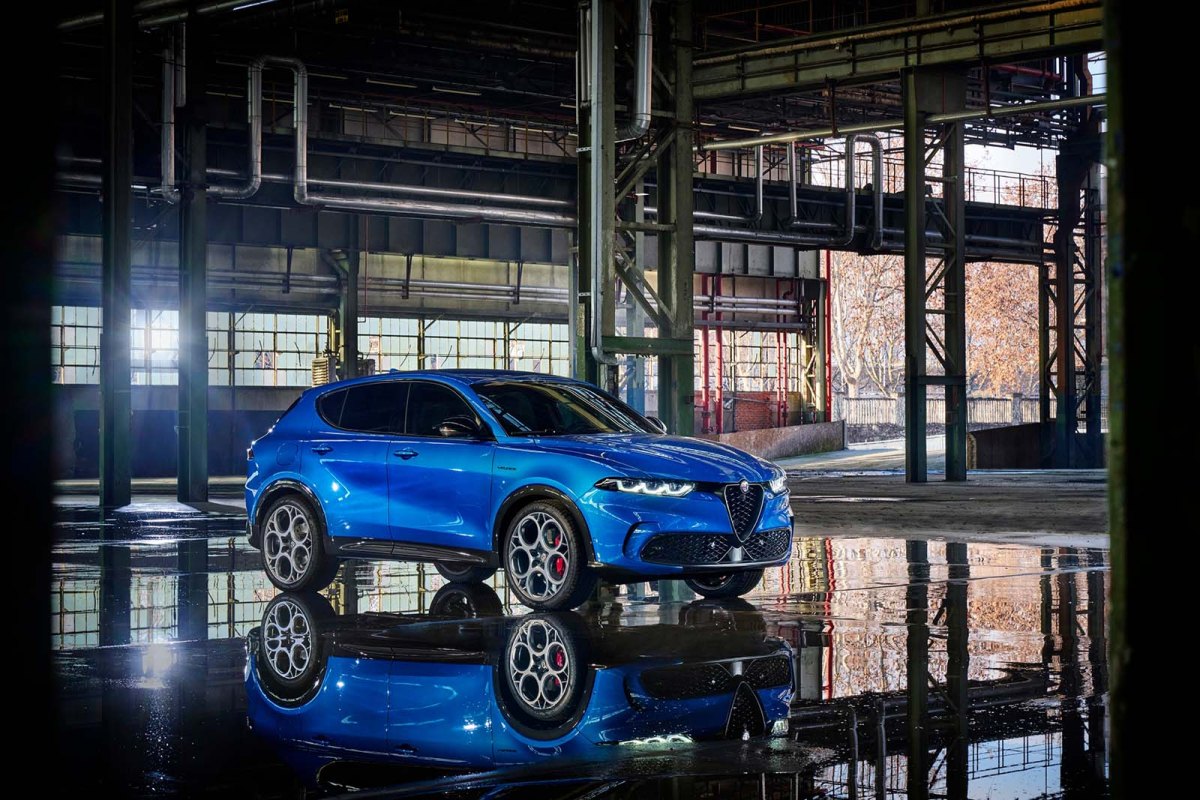Dodge Jumps Into the Electrified SUV Space With Plug-In Hornet