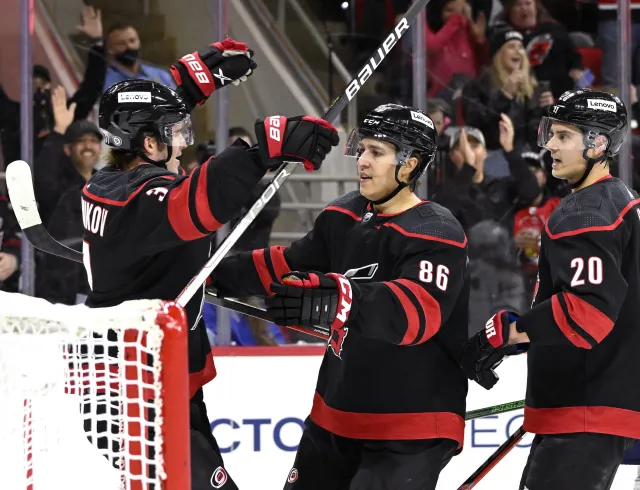 Carolina Hurricanes teammate sticks up for Russians