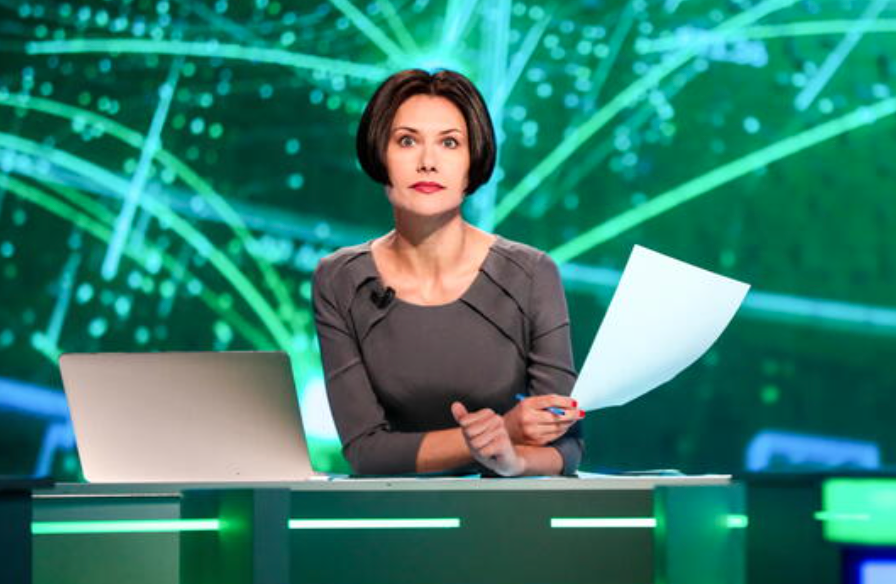 Russian News Presenter Praised by Putin Resigns, Flees Country