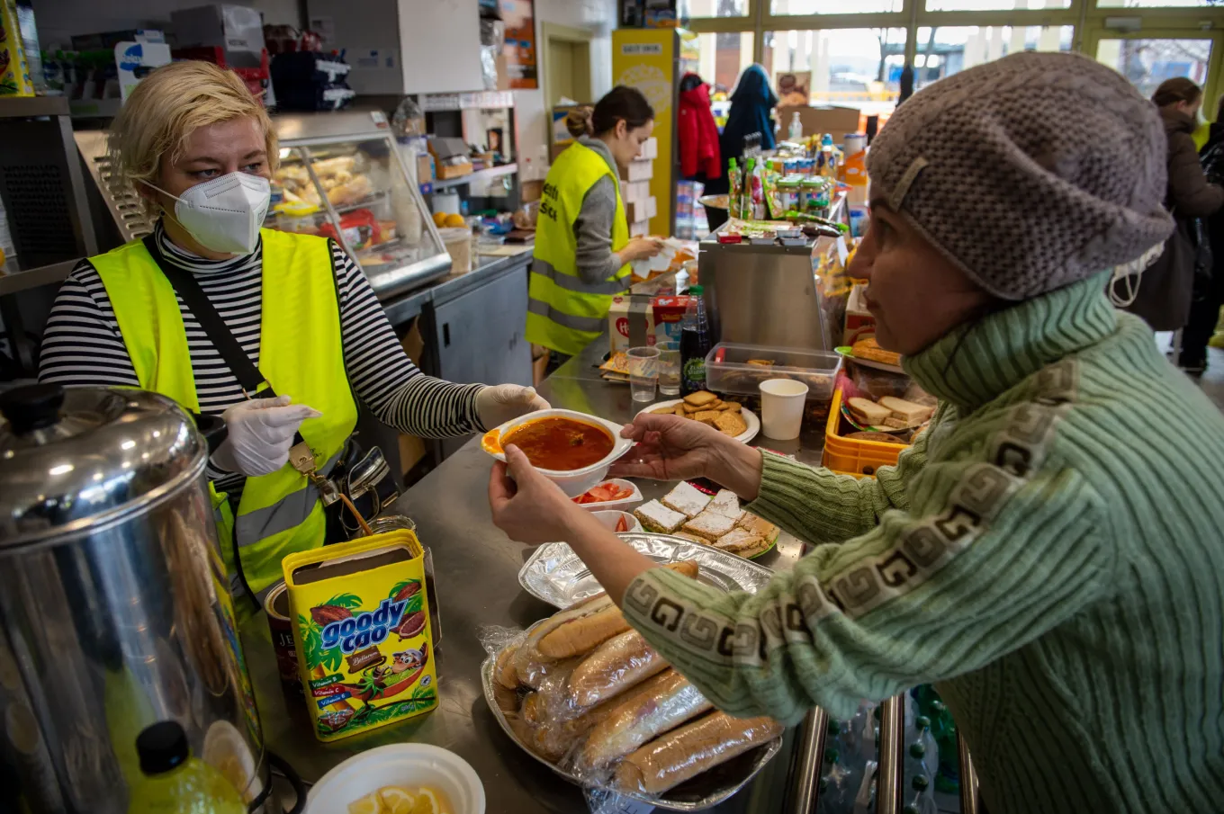 World Central Kitchen Shares Huge Operation to Feed Ukrainian Refugees ...