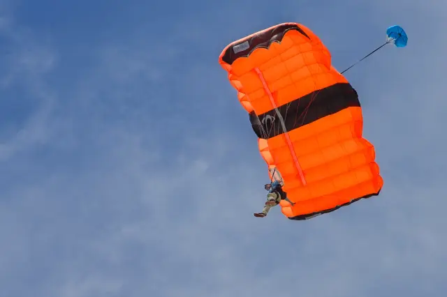 Teen Watched Dad's Parachute Fail