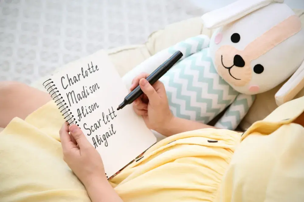 Mom-To-Be Backed for Banning Husband From Delivery Room Over Name Drama