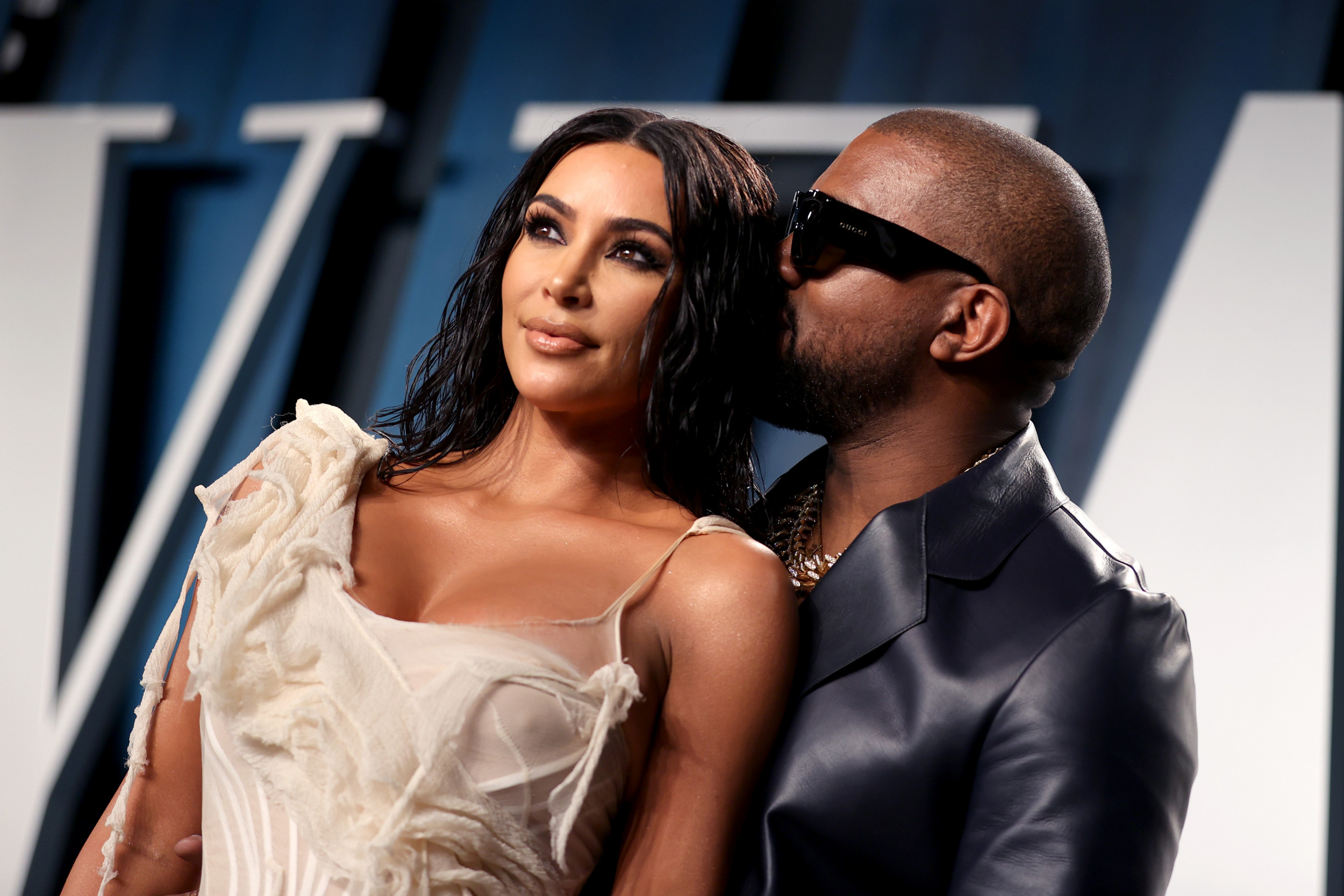 希少号　LOVE KIM KARDASHIAN knye west North West gives Kim Kardashian necklace for 44th birthday