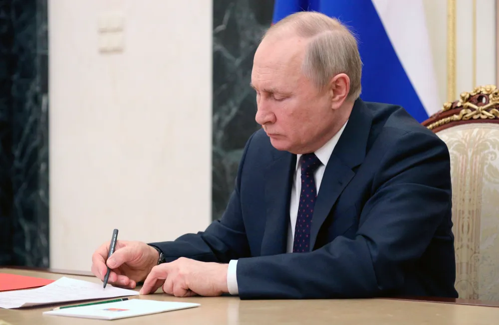 To Defeat Putin’s Totalitarianism, Work With Russians | Opinion - Newsweek