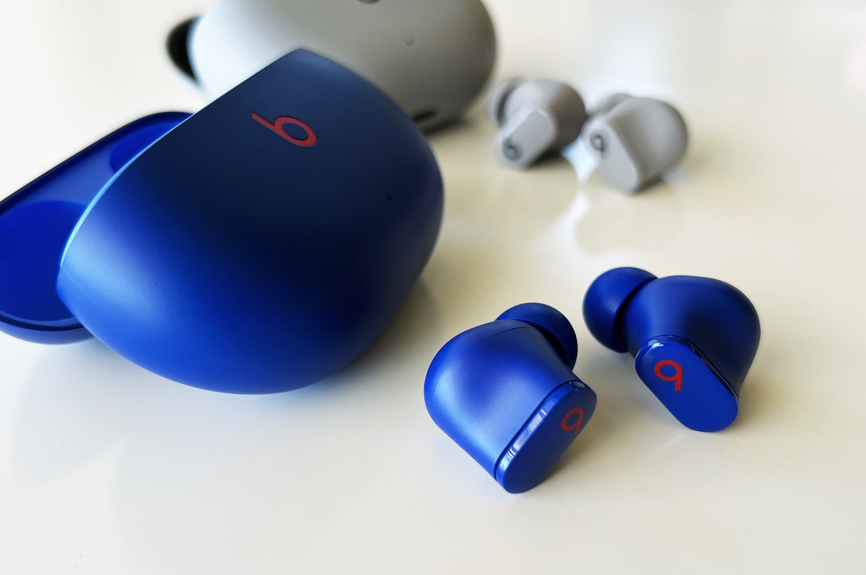 First Look: Beats Studio Buds Colors Moon Gray, Ocean Blu