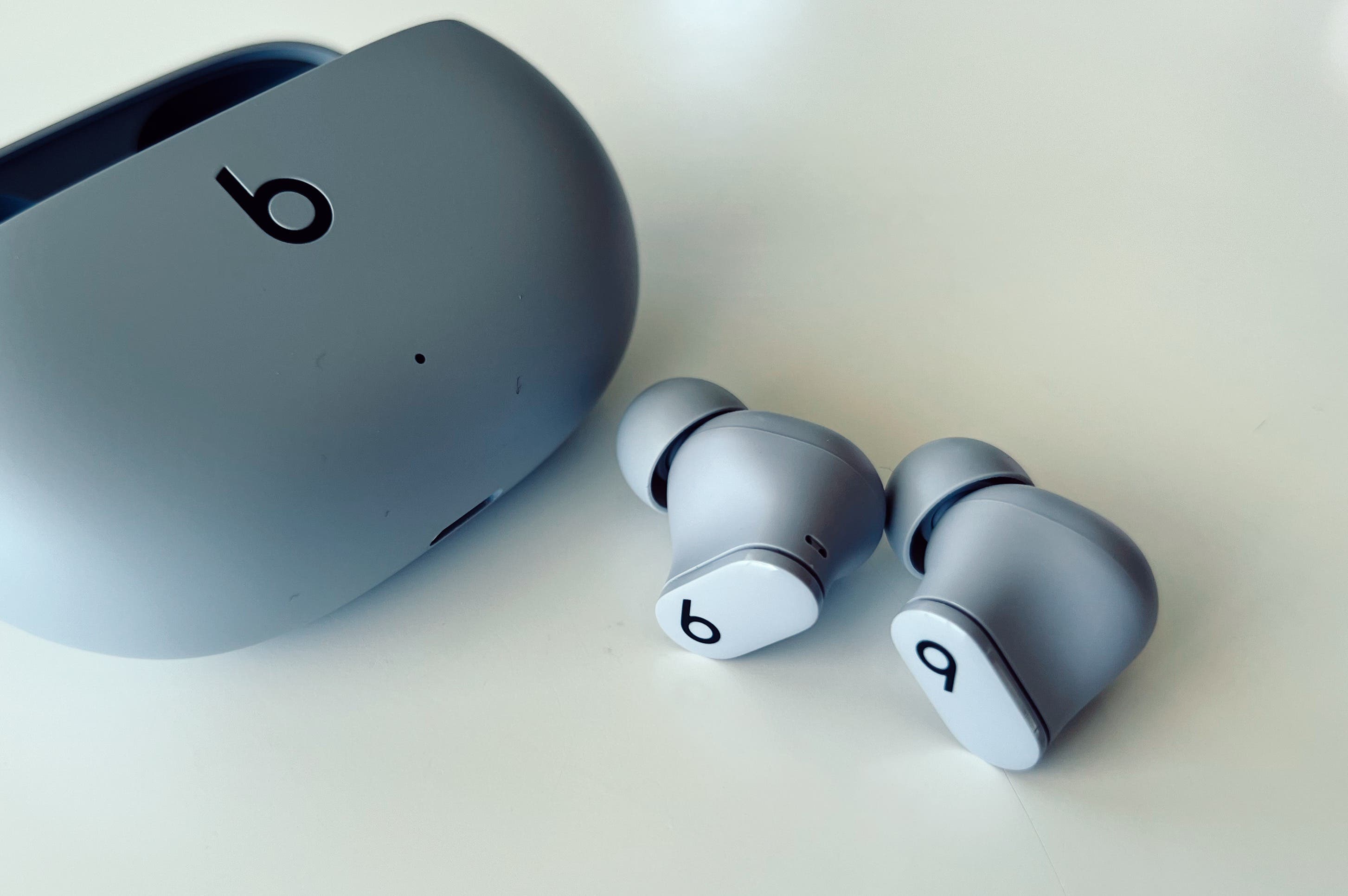 First Look: Beats Studio Buds Colors Moon Gray, Ocean Blue