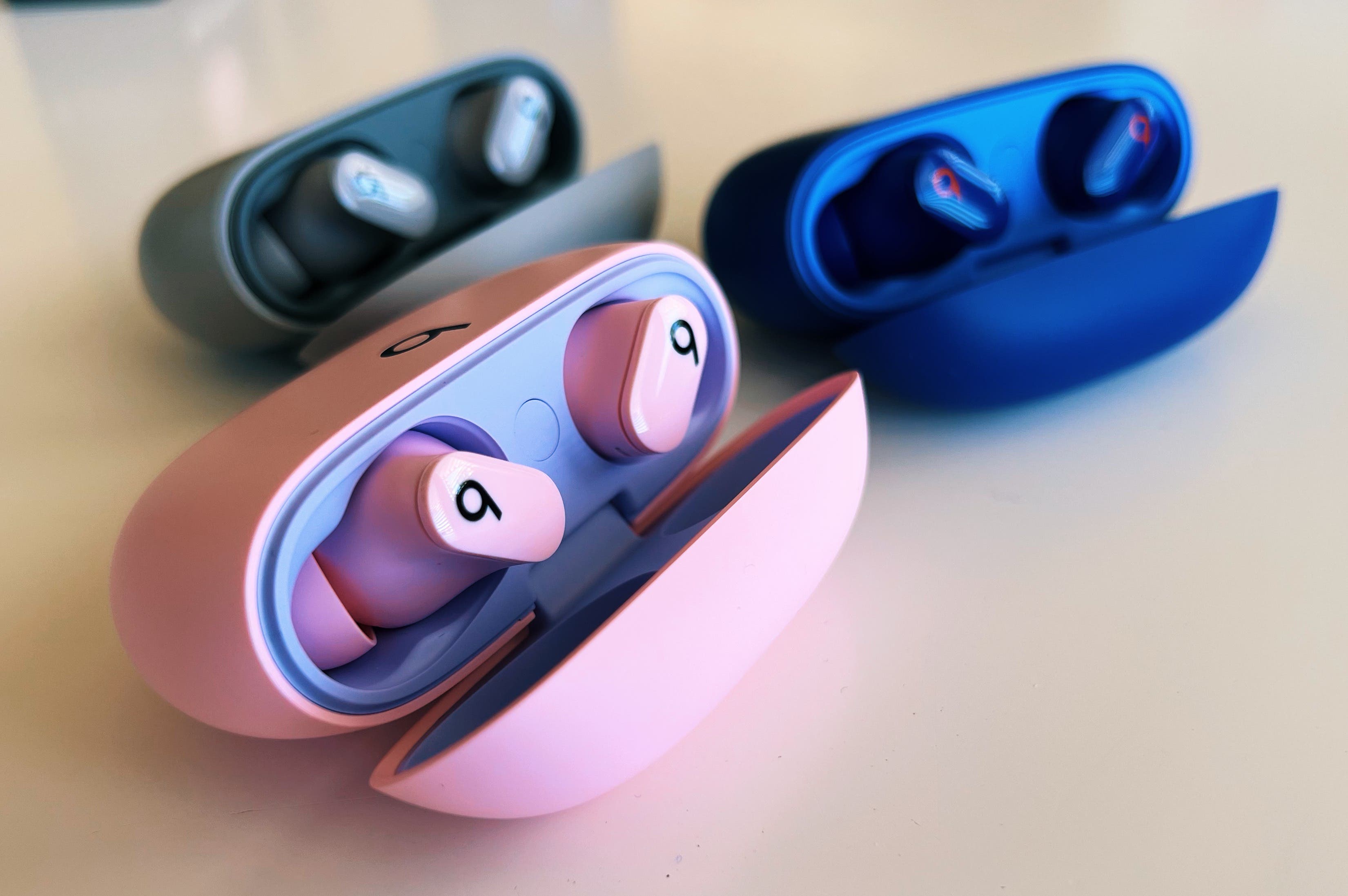 First Look: Beats Studio Buds Colors Moon Gray, Ocean Blu