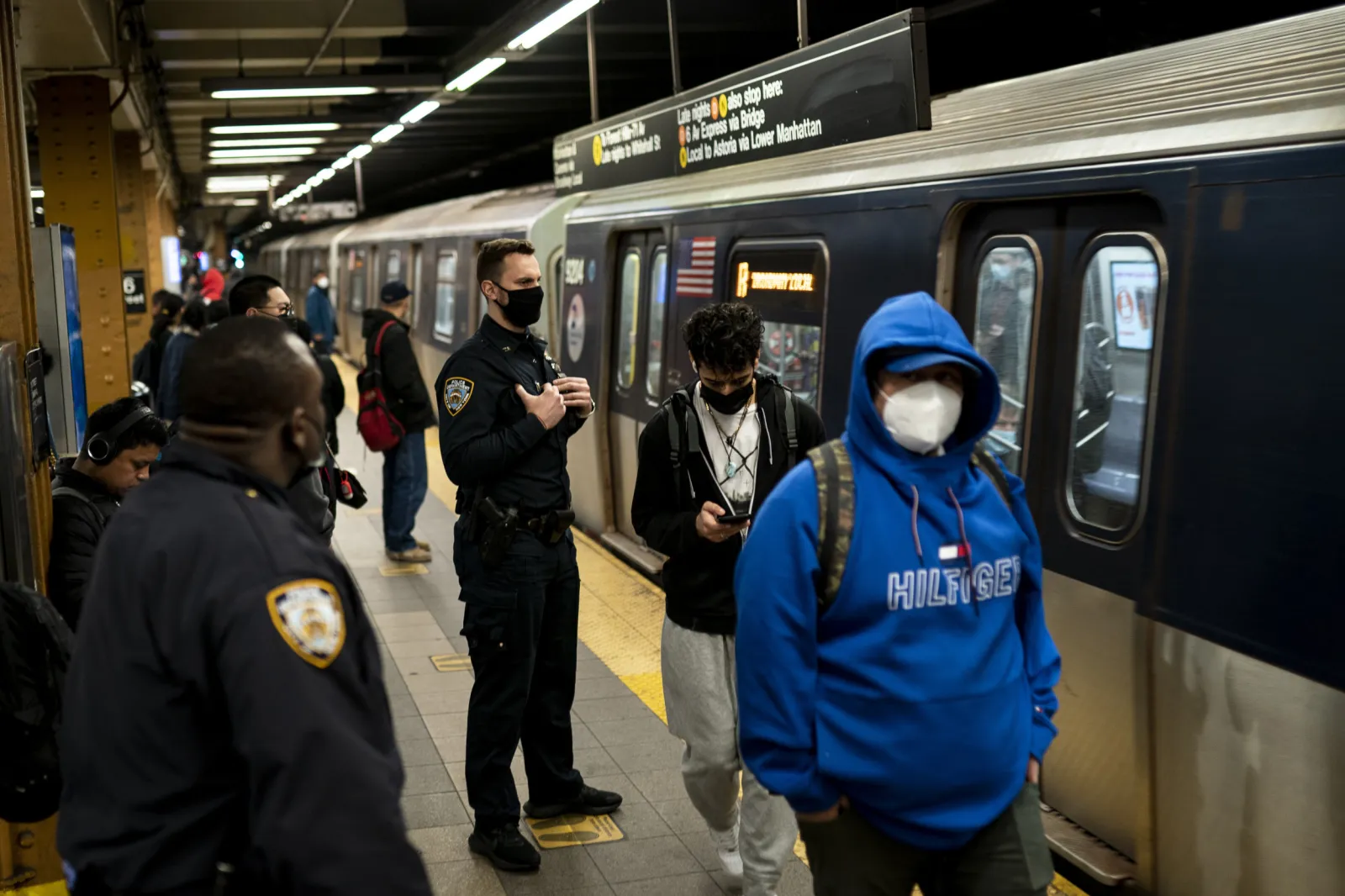 Brooklyn Subway Shooting: Suspect Called Police on Himself, Officials ...