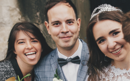 Woman Giving Wedding Gift Despite Couple Asking for Money Sparks Anger