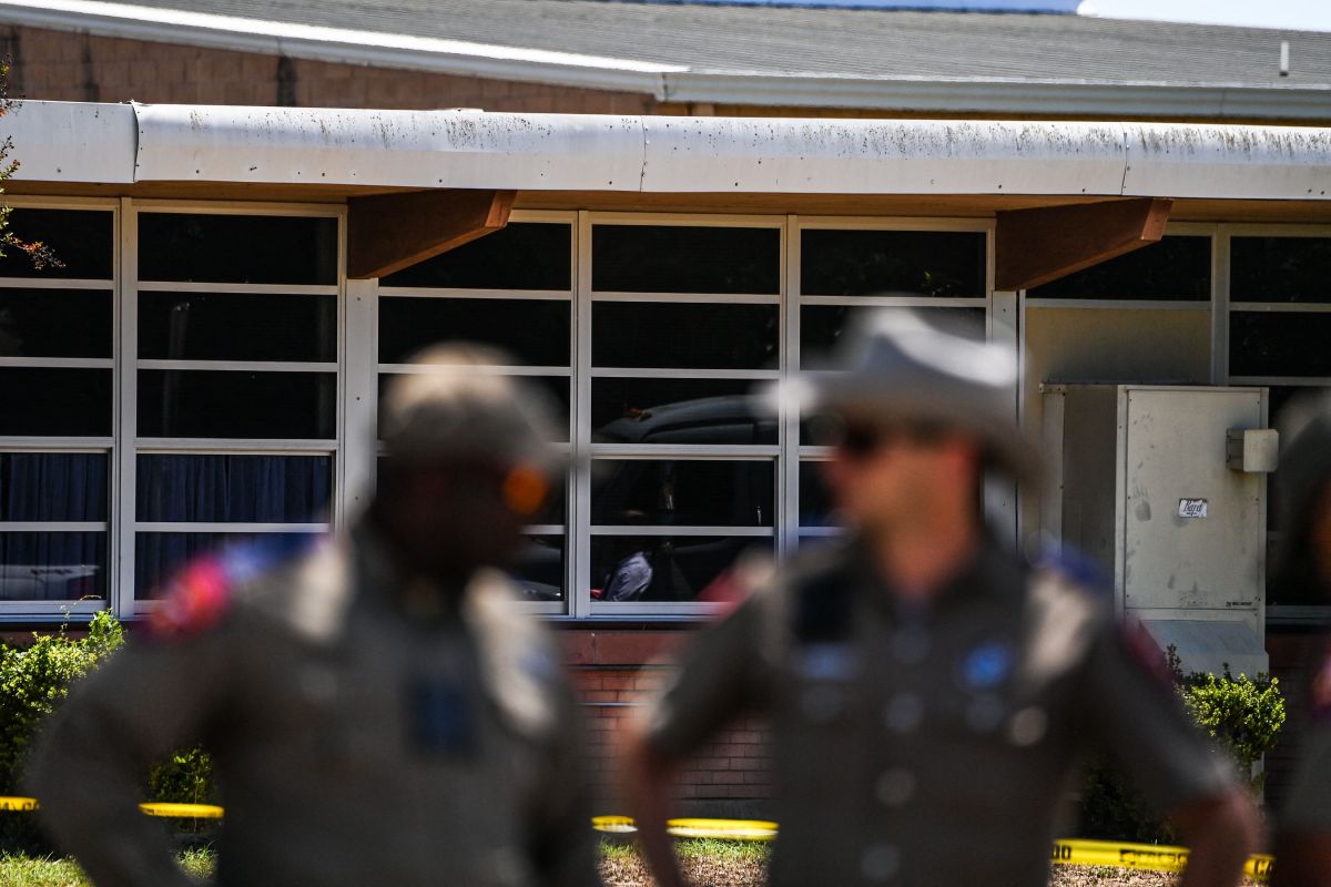 Texas Cops Swarm High School, Arrest Student on Gun Charge Day After ...