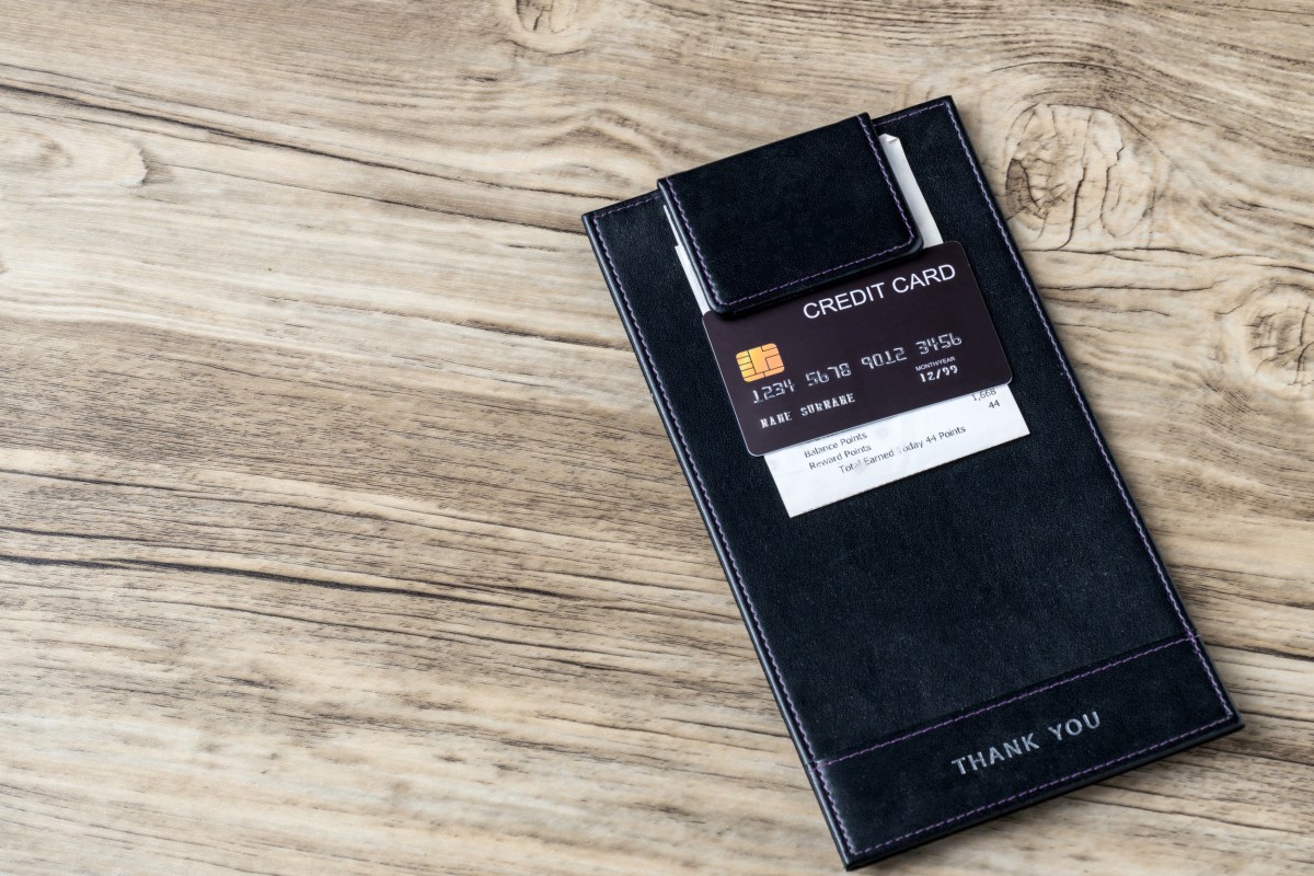 Homem revela truque ‘sorrateiro’ de restaurante feito com leitores de cartão eletrônico