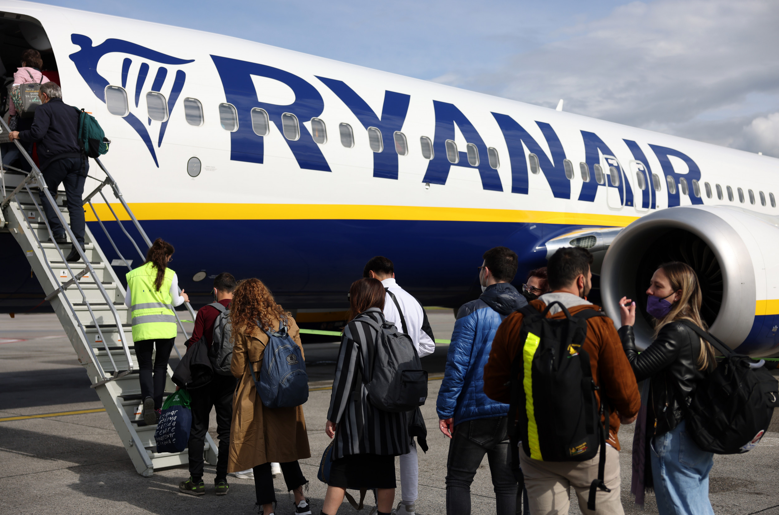 Woman Stuck on Flight With Bachelorette Party Vows Never Again: 'Nightmare'  - Newsweek