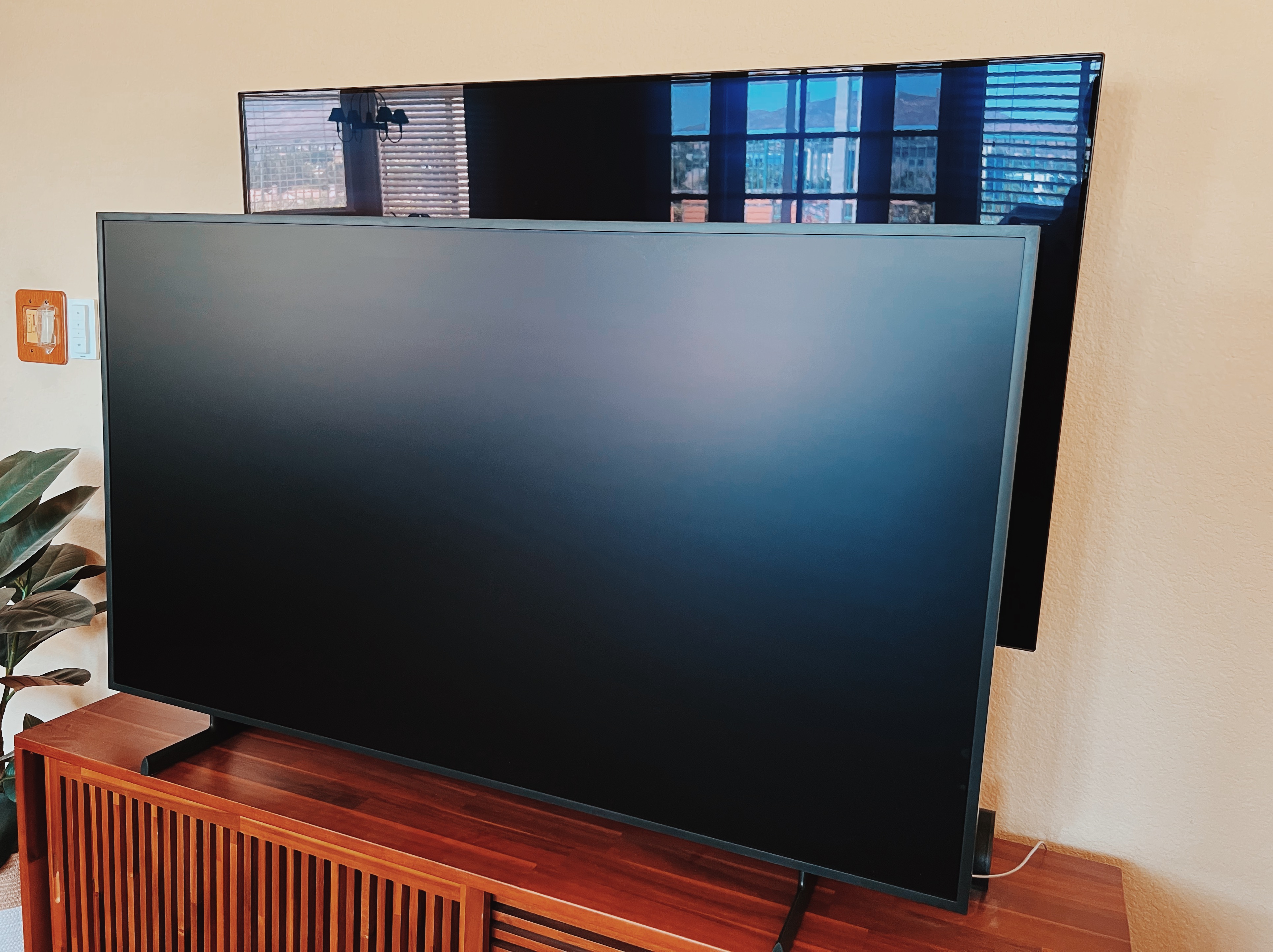 Samsung's Frame TV (2022) Review: It Finally Looks Like Wall Art