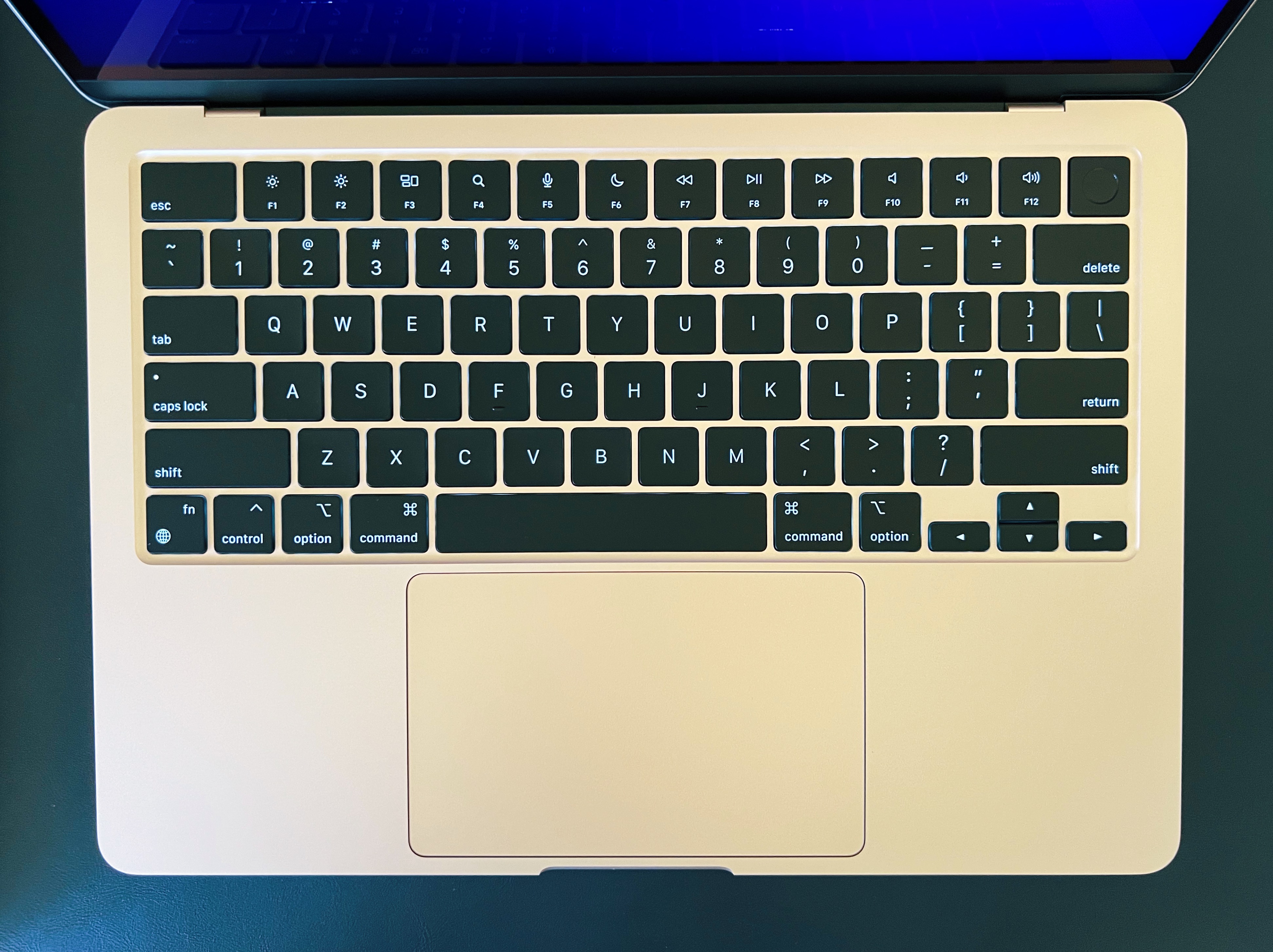 【Amber2098】Apple Mac Book Air M2 Amazon.com: Apple 2022 MacBook Air with Apple M2 Chip, 13-inch
