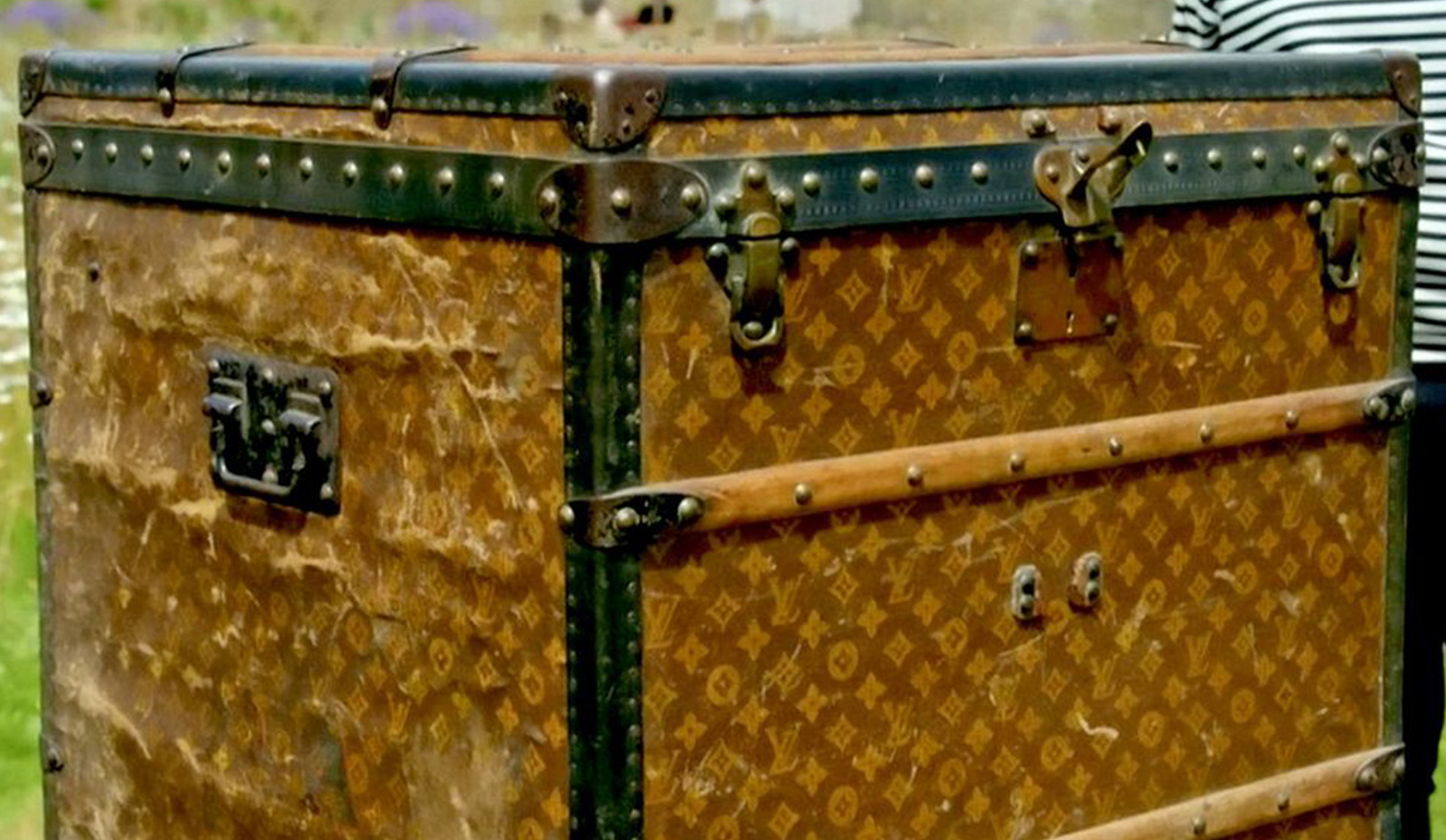家具 LOUIS VUITTON Vintage box Old $14 Storage Box Turns Out To Be Rare Louis Vuitton Case Worth