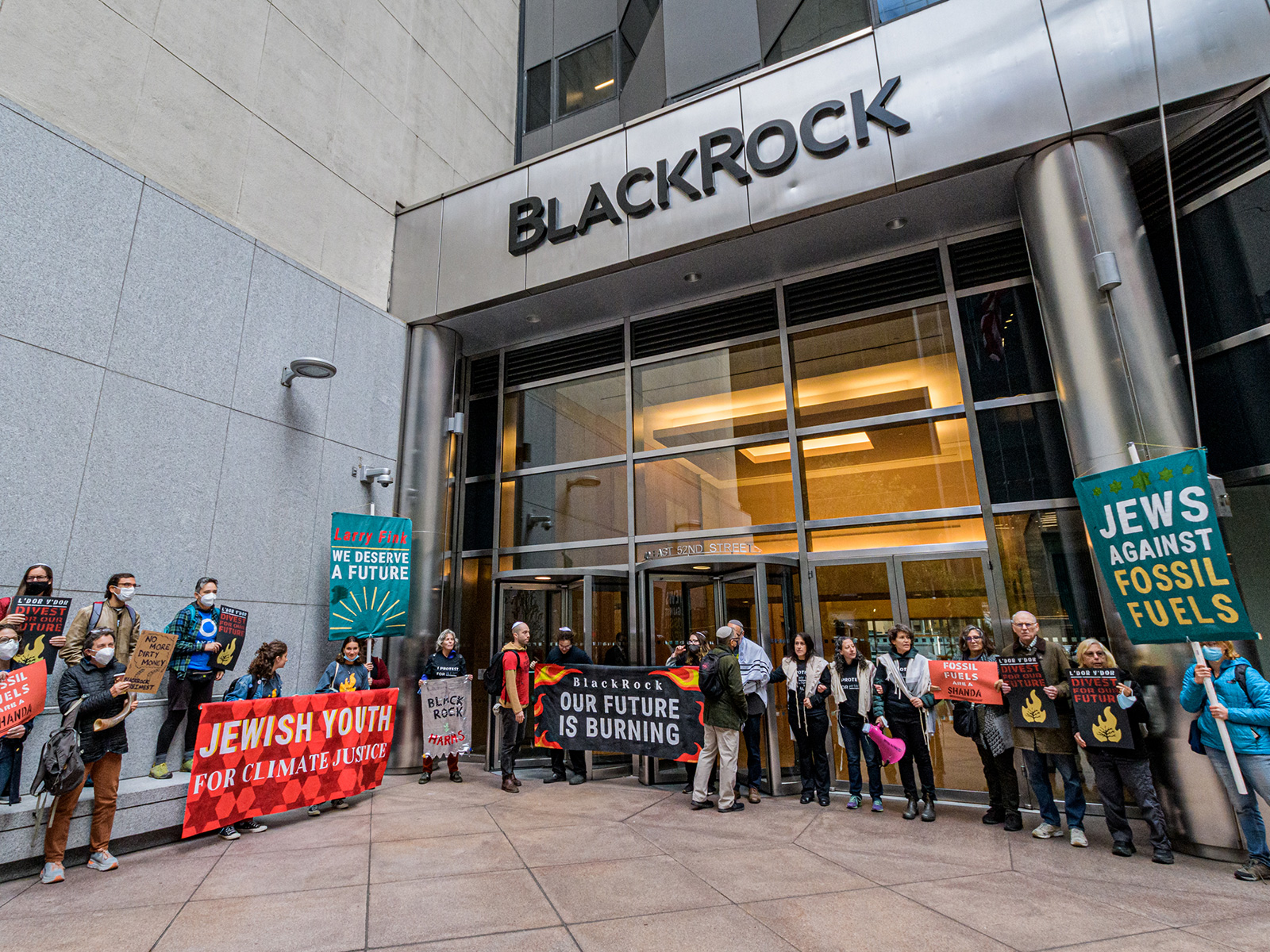 Wall Street, Led by BlackRock, Is Funding Blacklisted Chinese Companies |  Opinion - Newsweek