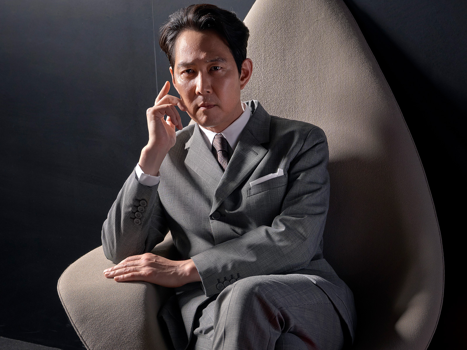 Lee Jung-jae Pappaufsteller Lebensgroß – 190 Cm Großer Kartonaufsteller Für Partys & Events