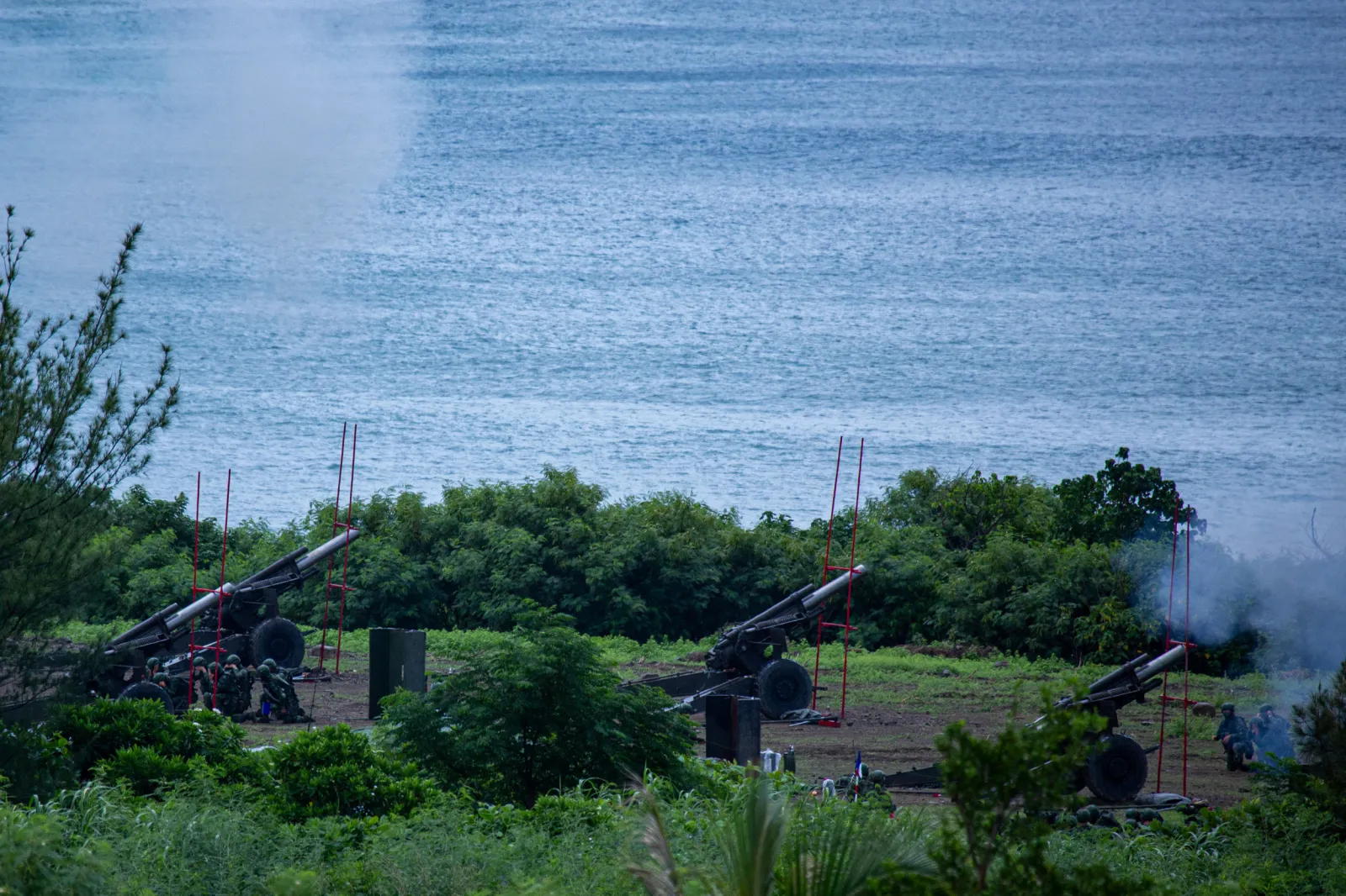 Taiwan Begins Anti-Invasion Exercise as China Extends Military Drills ...
