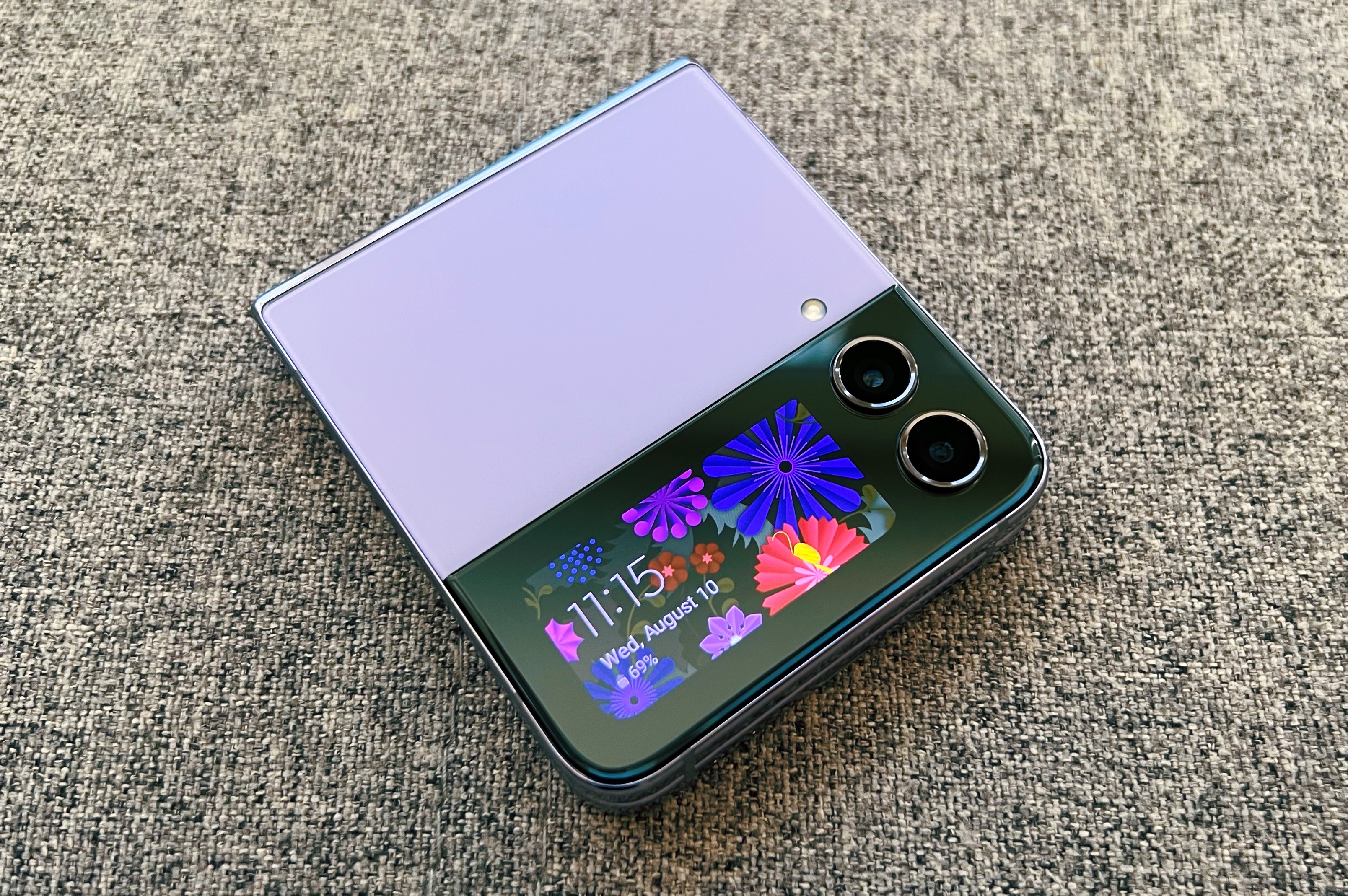 Samsung Galaxy Z Flip4 Review: Still Searching For Reasons to Fold