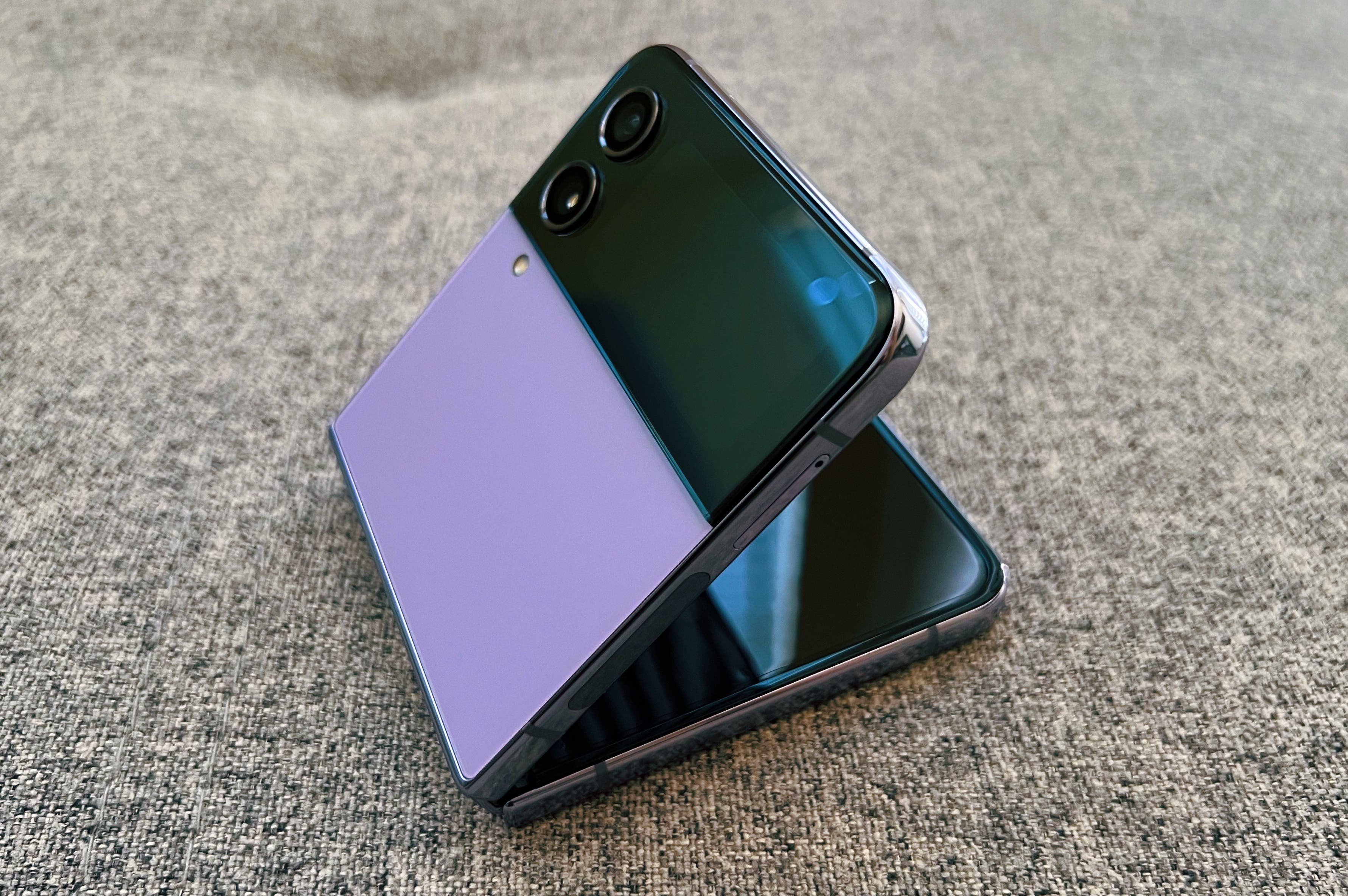 Samsung Galaxy Z Flip4 Review: Still Searching For Reason