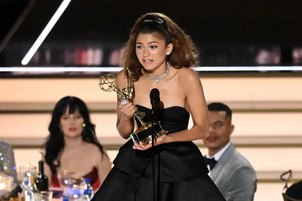 Emmys Host Kenan Thompson Jokes Zendaya Is Too Old for Leonardo DiCaprio