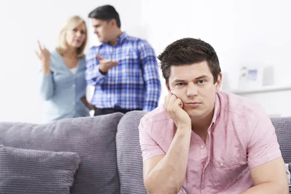 Man Backed for Telling Siblings Family Secret, Making Them ‘Hate’ Mom