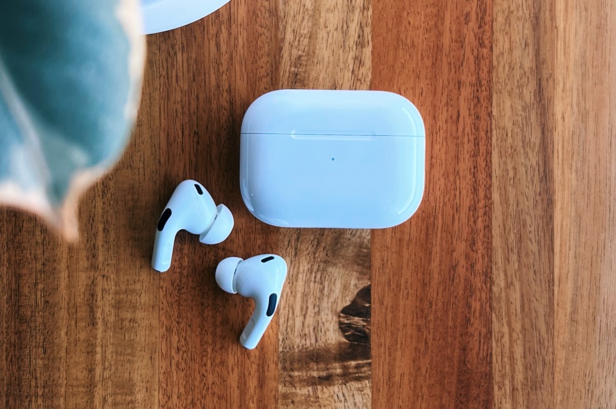 Review: AirPods Pro (Second Generation) Are So Boringly Good - Newsweek
