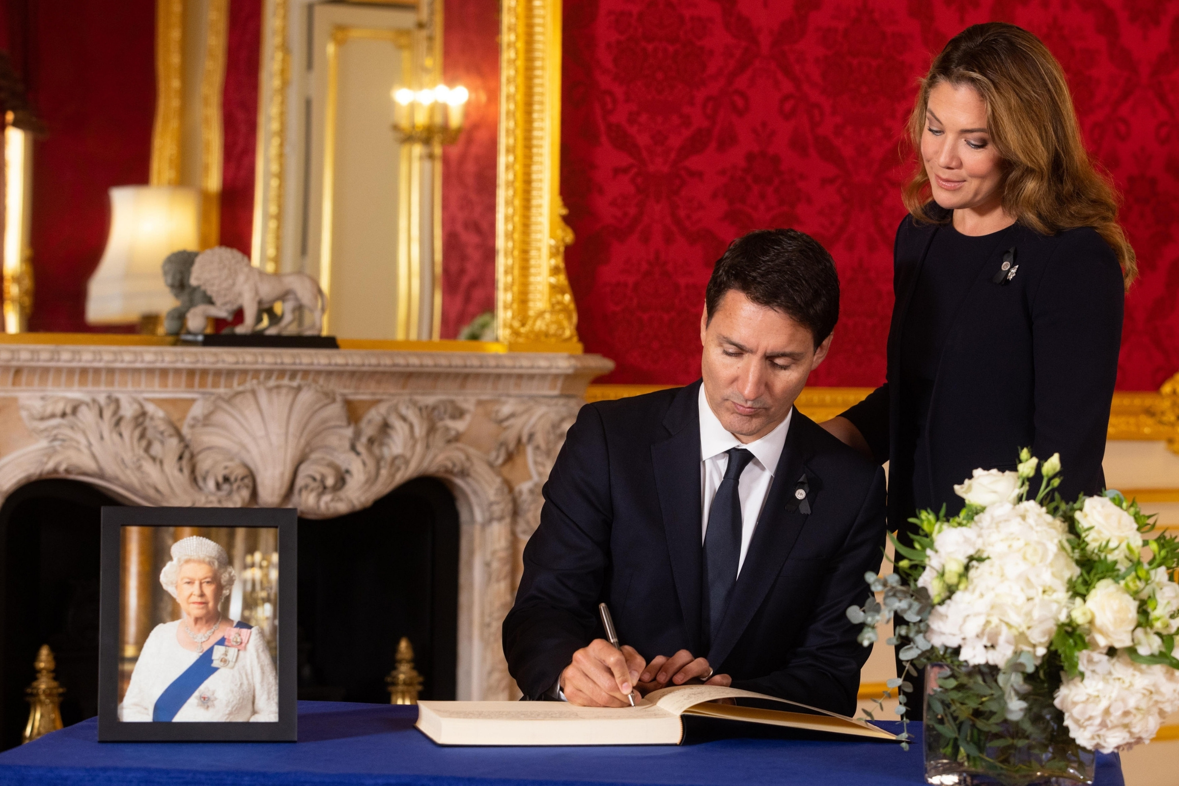 Trudeau Seen Belting Out 'Bohemian Rhapsody' Before Queen's