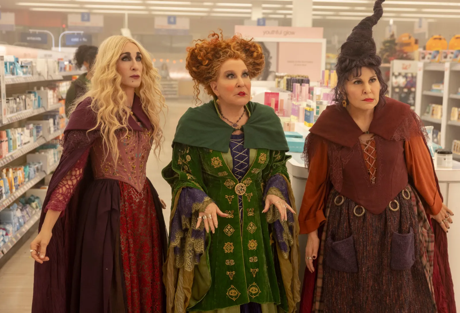 Cast of 'Hocus Pocus' Speak on Making Movie Number 3: 'Never Say Never' -  Newsweek, image size:1600x1090
