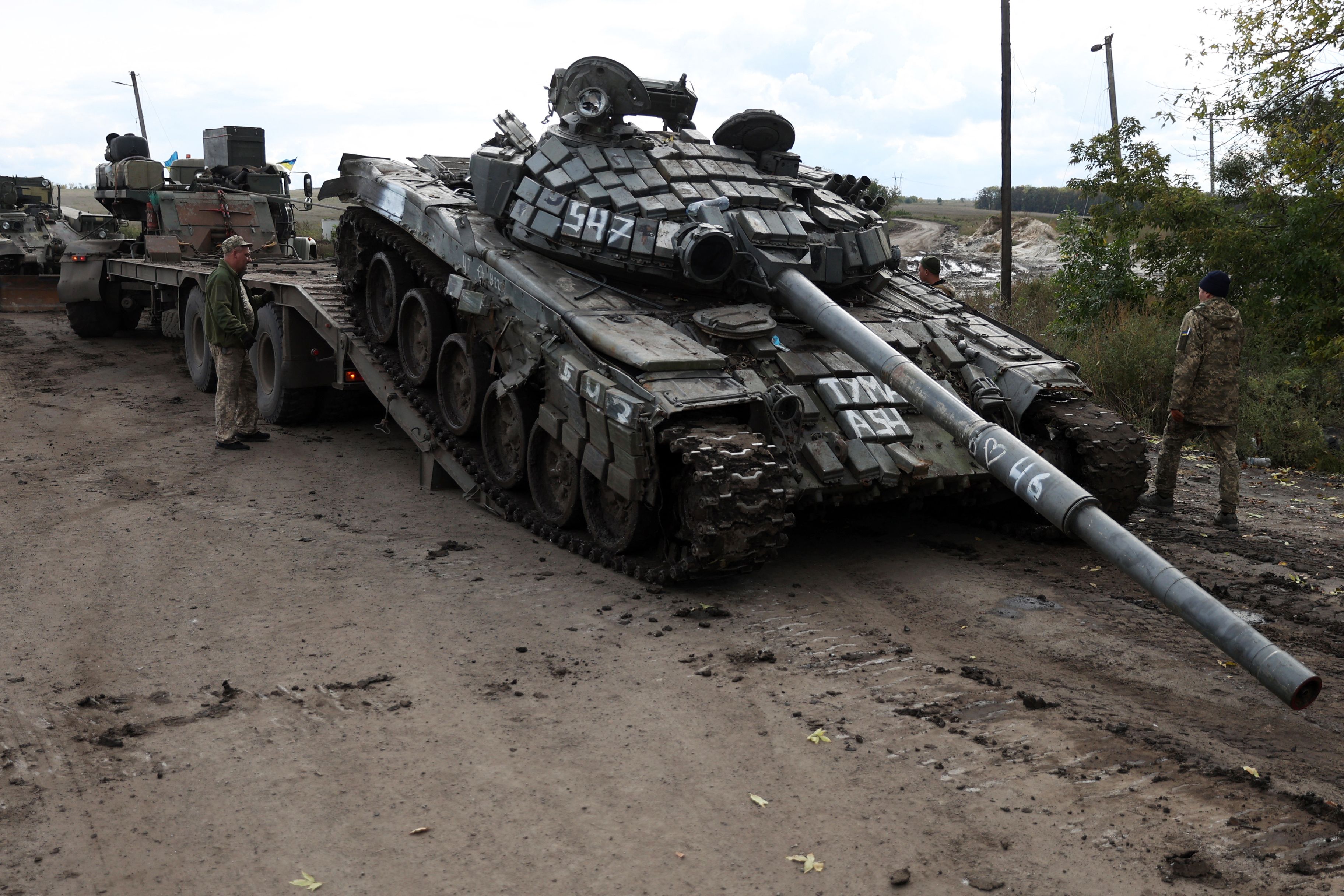 Ukrainian Forces Destroy 3 Russian Tank Crews in Forest Ambush