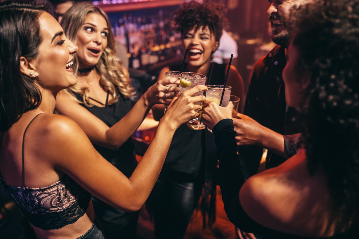 Woman Hailed a 'Genius' for Unique Way of Not Paying Full-Price for Drinks