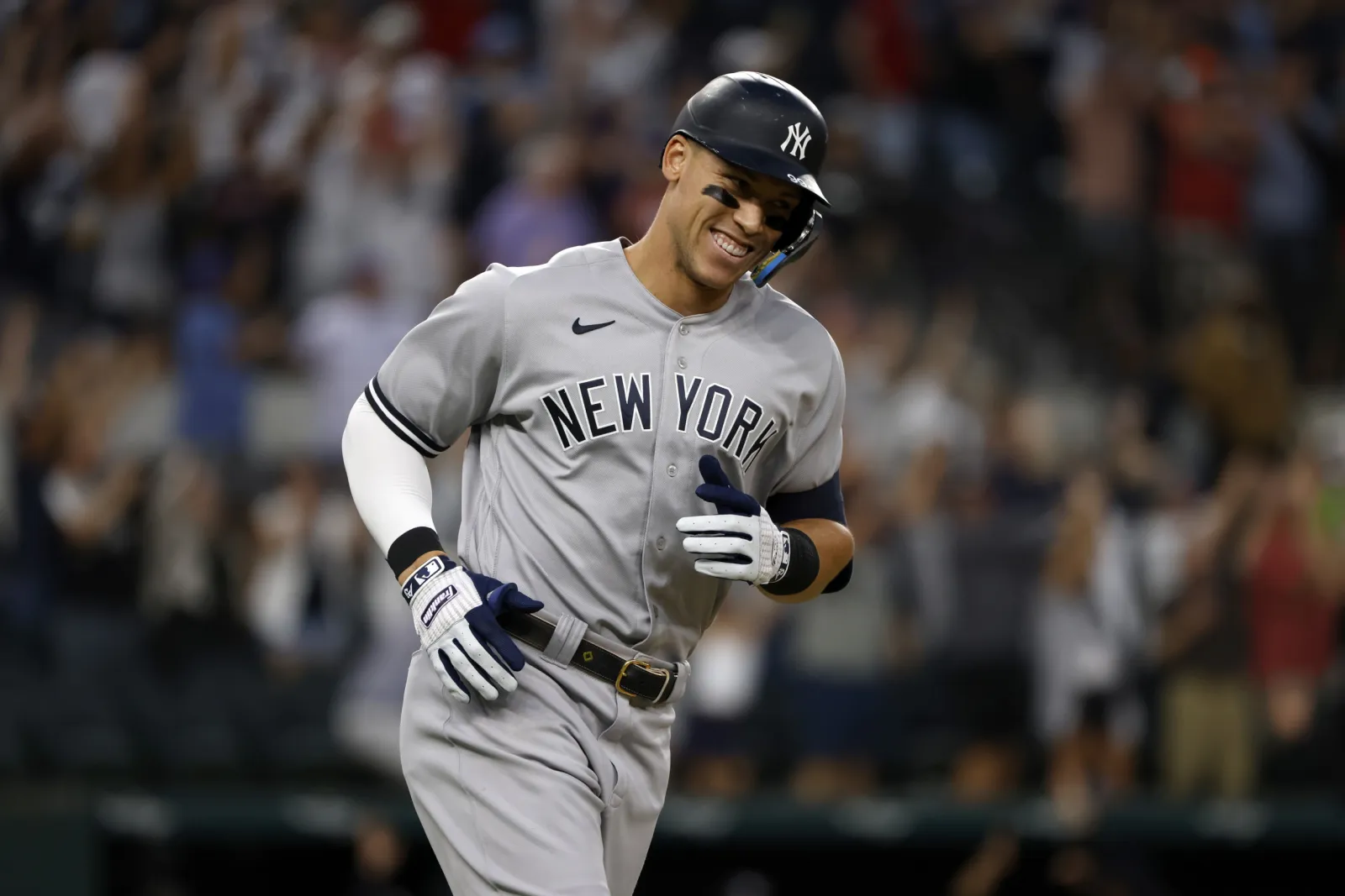 Fans Discredit Aaron Judge’s HR Record as Barry Bonds Debate Reignites