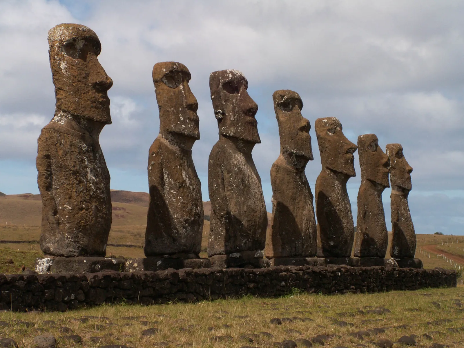 Easter Island Fire That Burned Sacred Statues Could Be Seen From Space -  Newsweek, image size:1600x1200