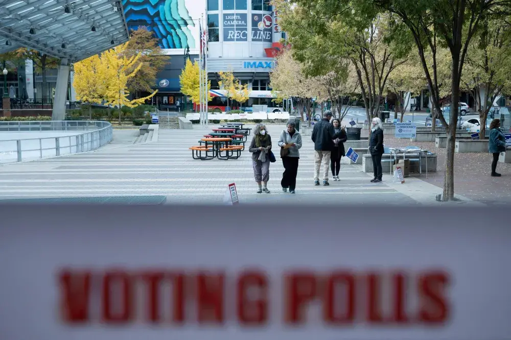 Republicans See 18-Point Favorable Swing from Independent Voters: Poll