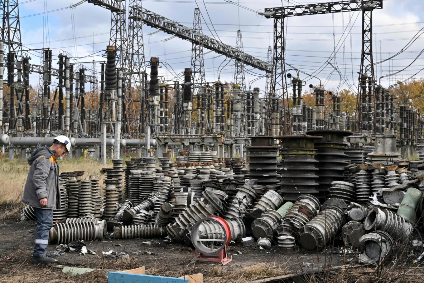 Ukraine Energy Giant Running Out of Equipment to Fix Power Outages ...