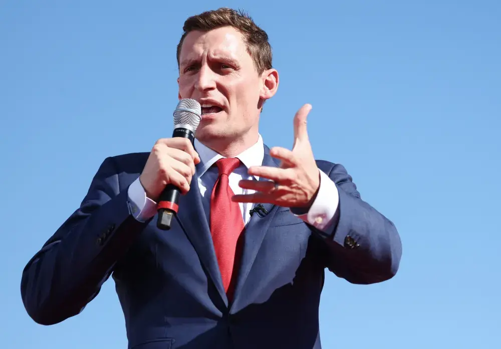 Libertarian Marc Victor Drops Out of AZ Senate Race: Will It Help Masters?