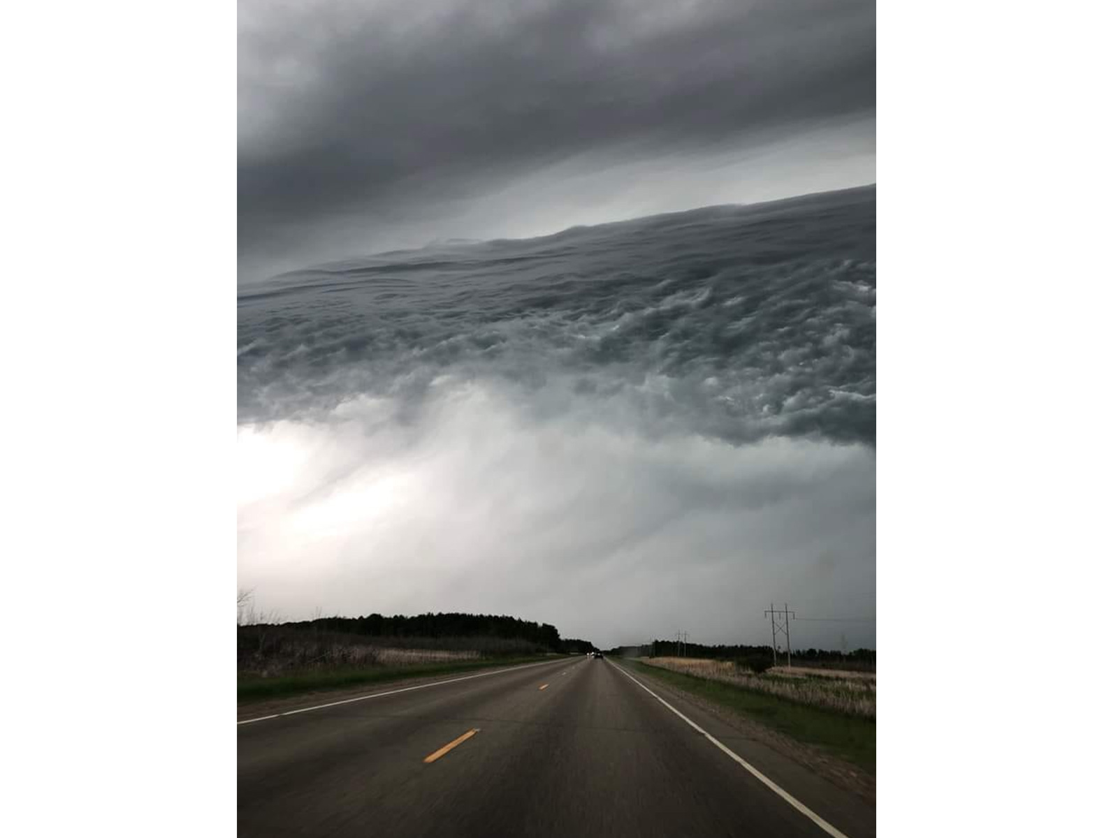 Clouds That Look like Ocean Captured over Minnesota in Incredible