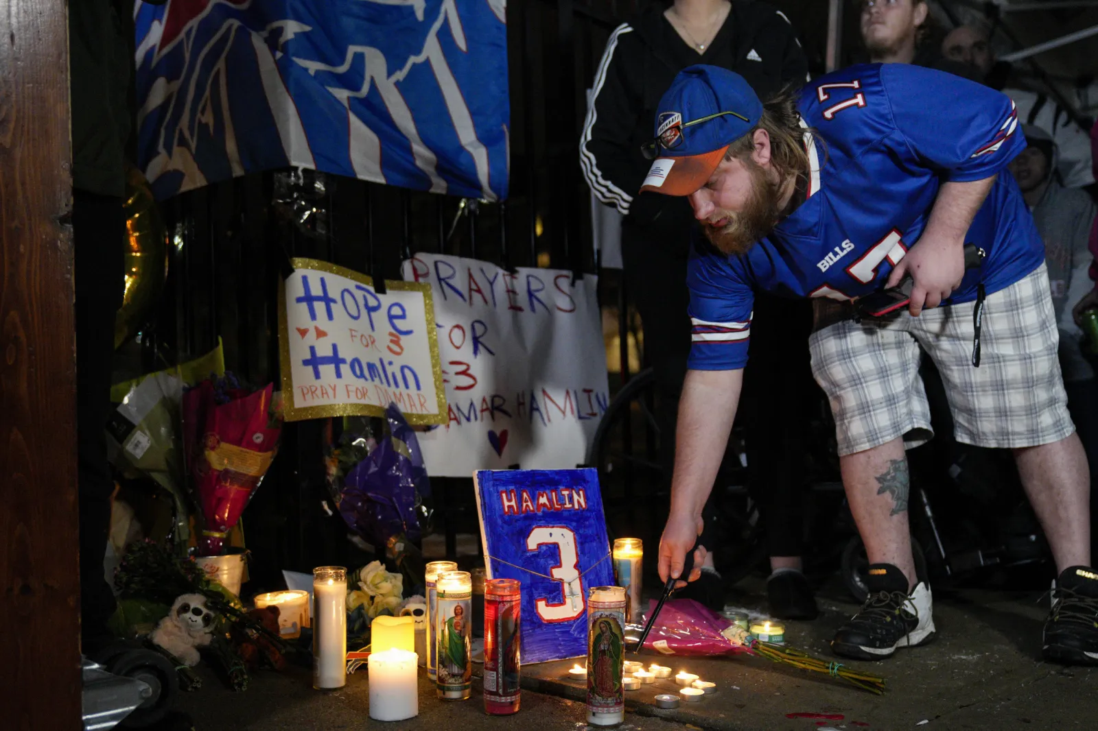 Niagara Falls Illuminated in Blue Light After Damar Hamlin Collapse ...
