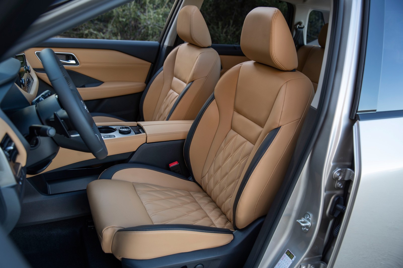 Does Nissan Rogue Have Leather Seats: Ultimate Comfort Revealed
