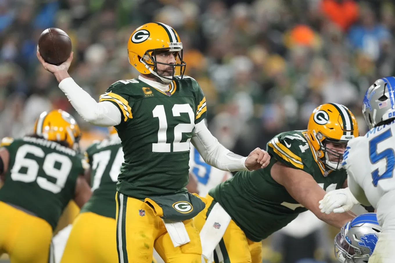 Packers’ Aaron Rodgers Mocked Over Darkness Retreat—’Me When I’m ...