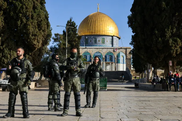 Israeli Police Clash With Worshippers At Al Aqsa Mosque Video Newsweek israeli-police-clash-with-worshippers-at-al-aqsa-mosque-video-newsweek