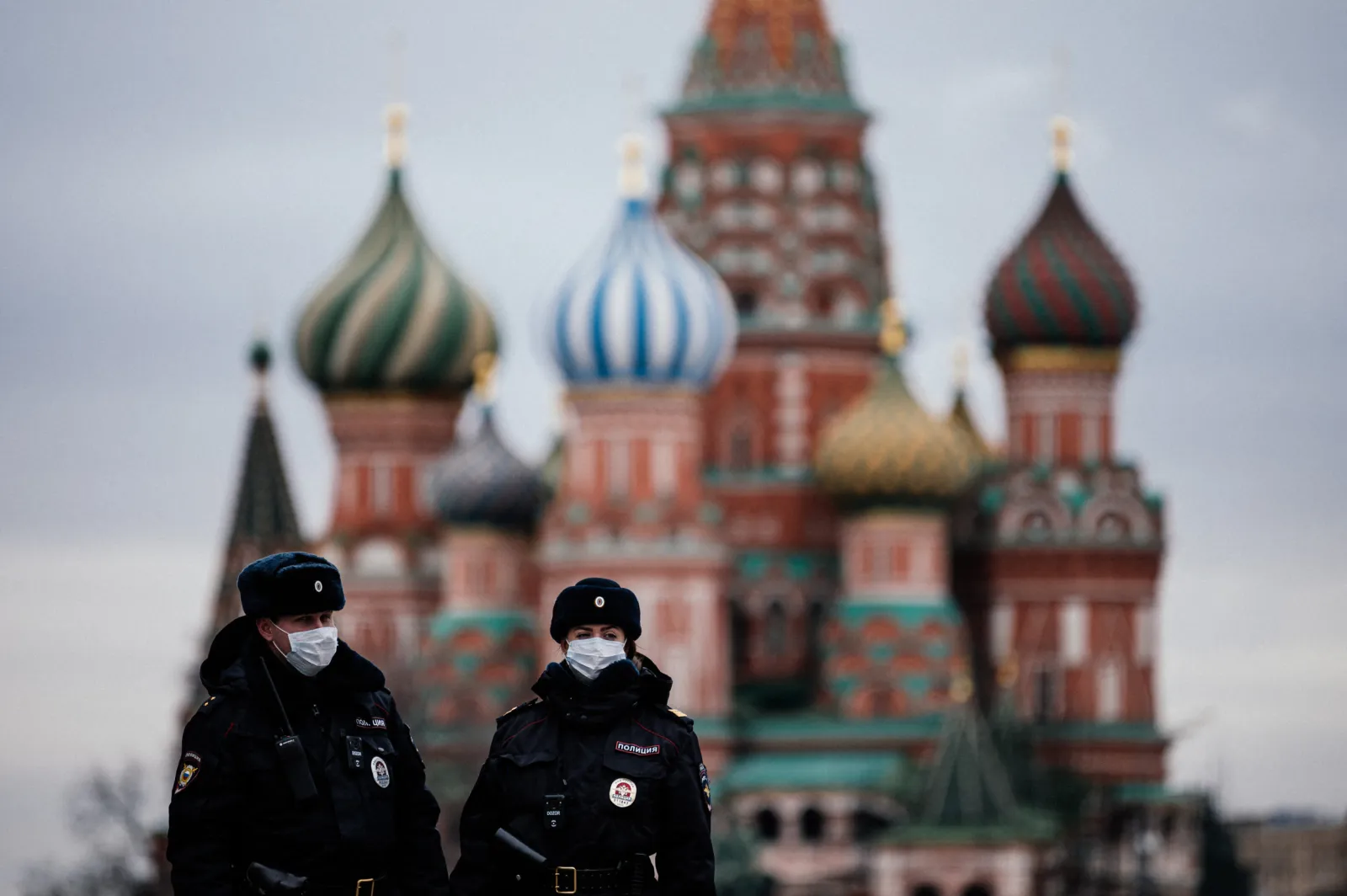 Russian Cop Russian Police Tear Off Door in Raid Targeting Putin War Critics - Newsweek