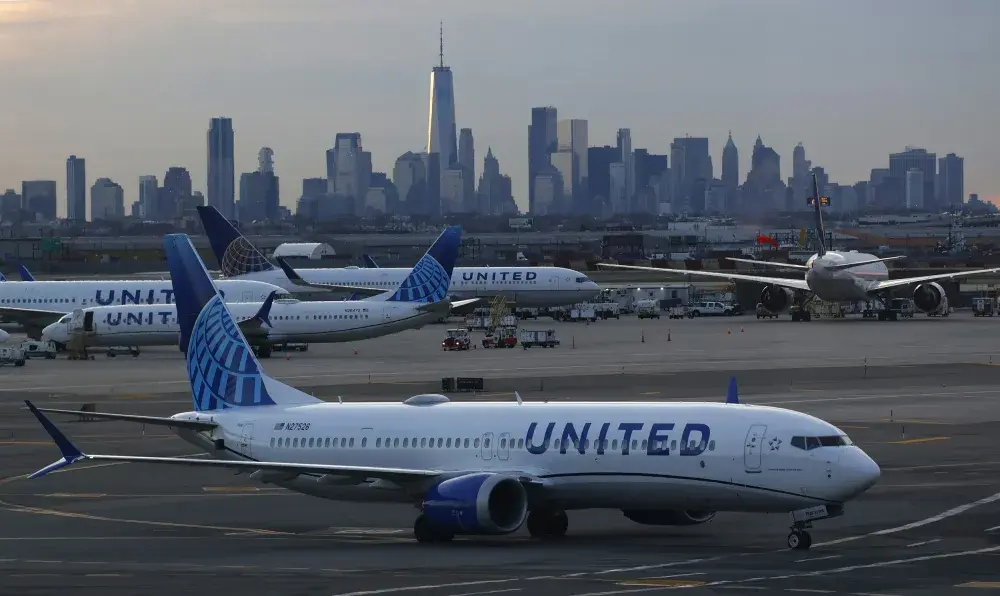 Over 800 Flights Canceled, 7,000 Delayed Amid Heavy Thunderstorms