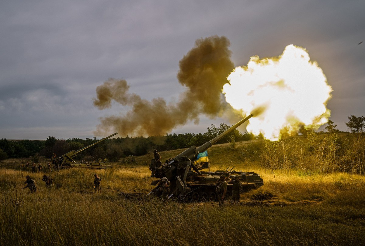 Russia Loses 17 Artillery Systems, 33 UAVs in a Day: Ukraine - Newsweek