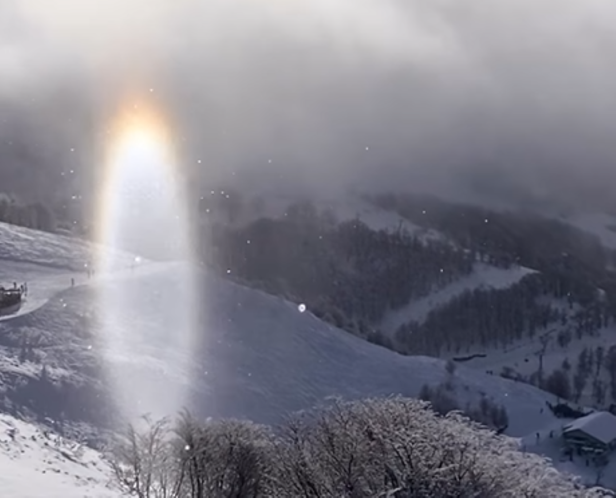 Strange Optical Phenomenon Caught on Camera ‘Portal to Another
