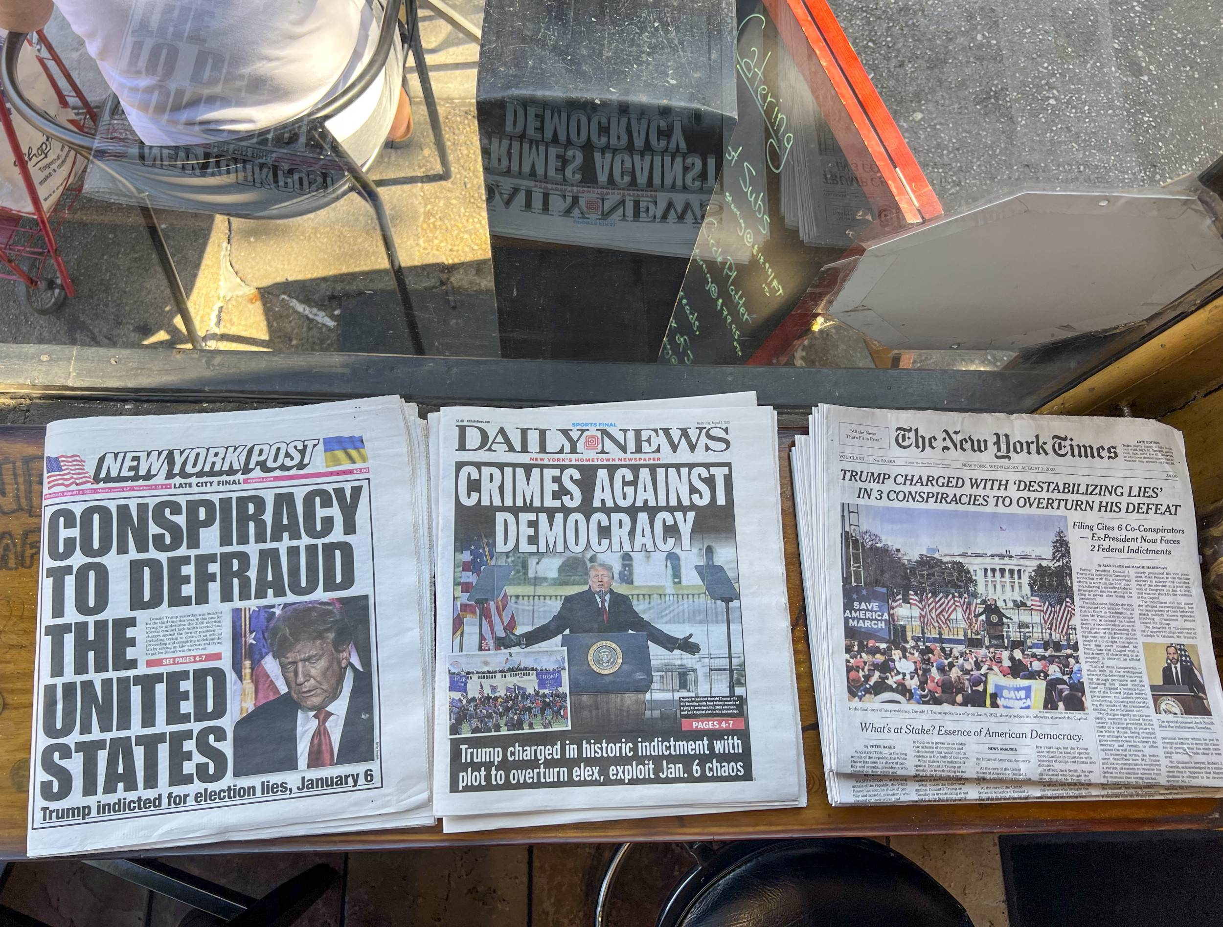 sk　「僕の夢はカーボーイ」　「TRUMP」　「Newspaper」 Donald Trump's 'Favorite' Newspaper Damns Him in Stinging Six-Word